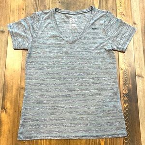 Nike women’s dri-fit tee. In excellent condition!!